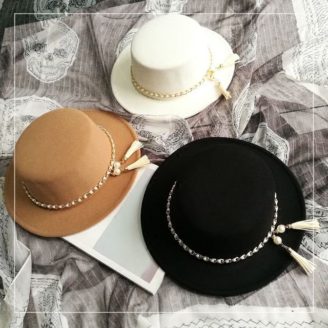 Elegant Chain Detail Fedora Hat